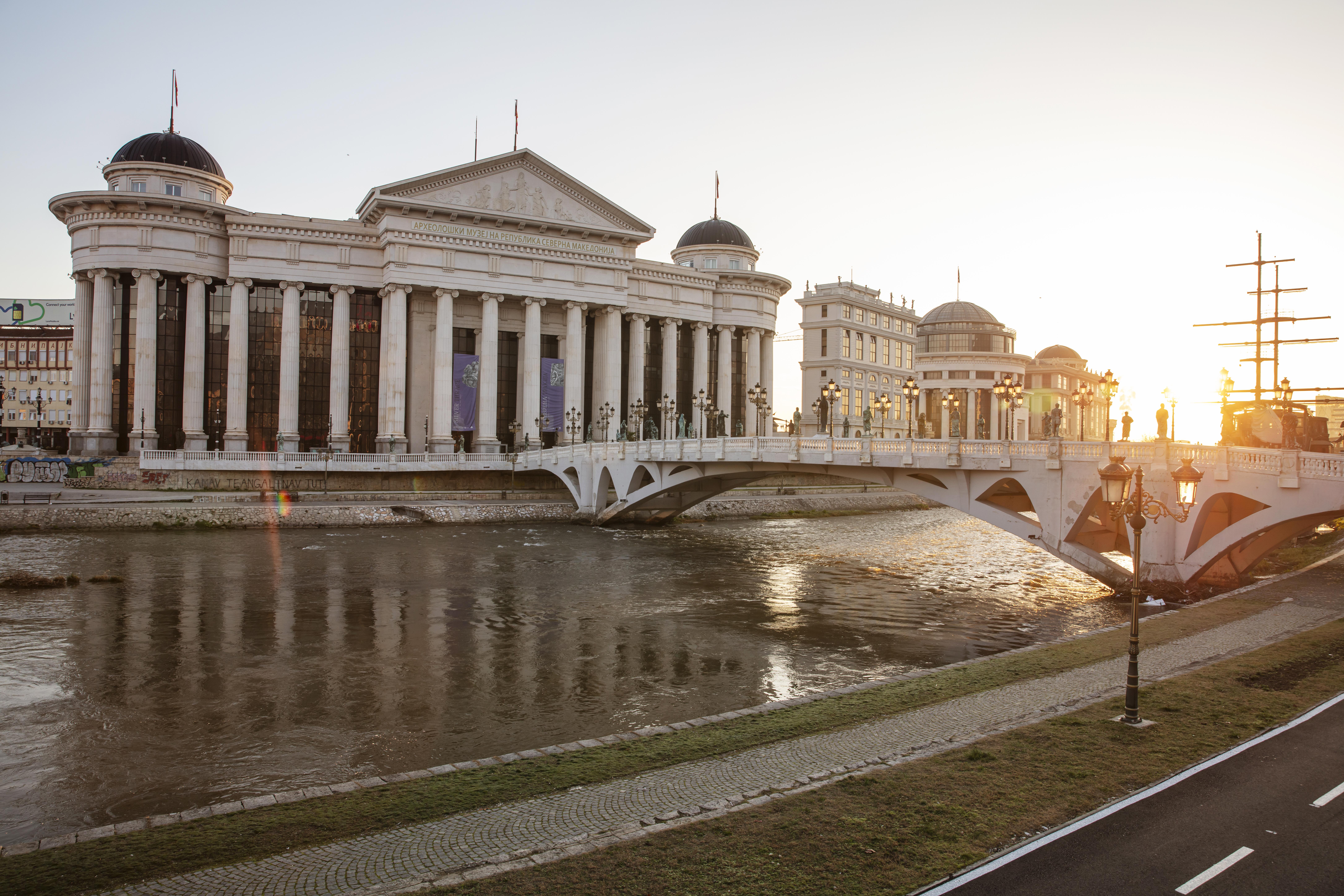 Виктор Аврамов